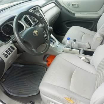 A picture of Toyota Highlander 04