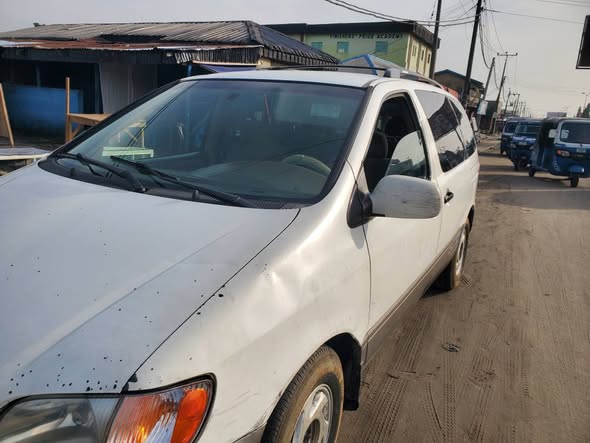 A picture of TOYOTA SIENNA OLD MODEL