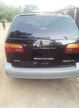 A picture of Toyota sienna 2000 Painted on first body Engine and gear
