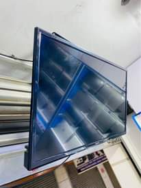 A picture of Saachi 32 Inch Digital Tv With A Broken Screen With