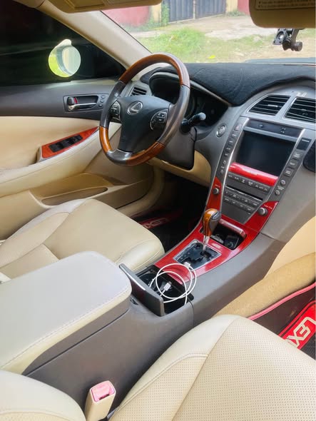 A picture of Lexus ES350 012 Registered 2025 Entry Silent and Untempered Engine