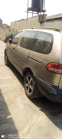 A picture of Sienna 2003
