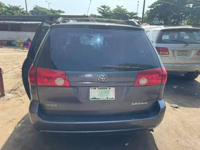 A picture of 2008 Toyota Sienna