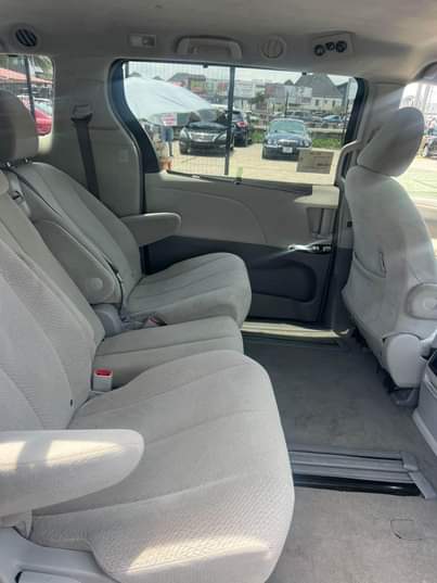 A picture of Foreign used Toyota Sienna LE 2011