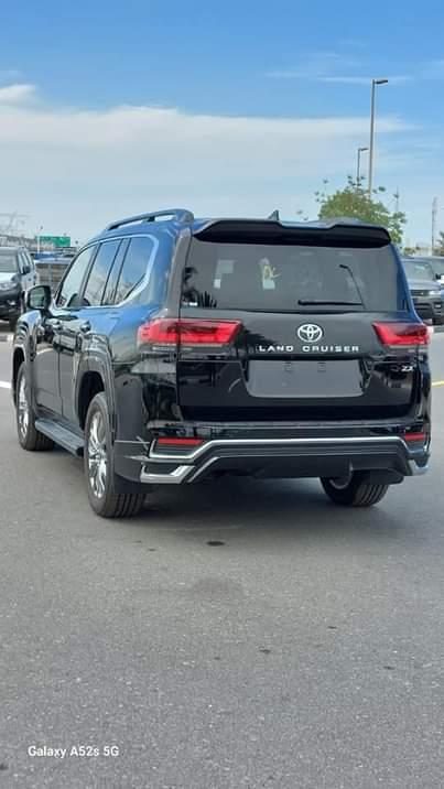 A picture of RIGHT HAND DRIVE FOR EXPORT 2023 LAND CRUISER ZX PETROL