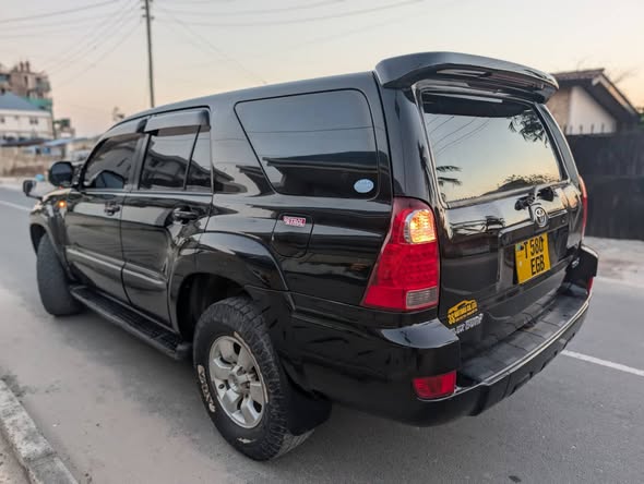A picture of TOYOTA HILUX SURF