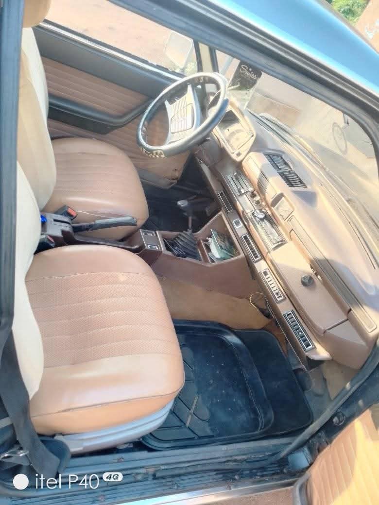 A picture of 1985 Peugeot 504