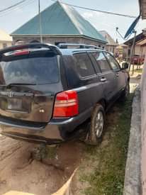 A picture of Toyota highlander 03