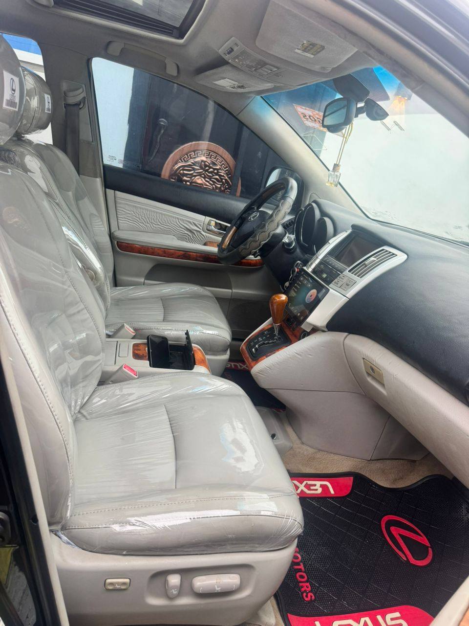 A picture of Lexus RX 330 2005