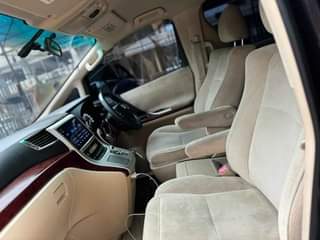 A picture of Toyota Vellifire number EAV