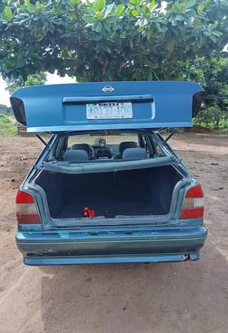 A picture of Nissan primera liftback