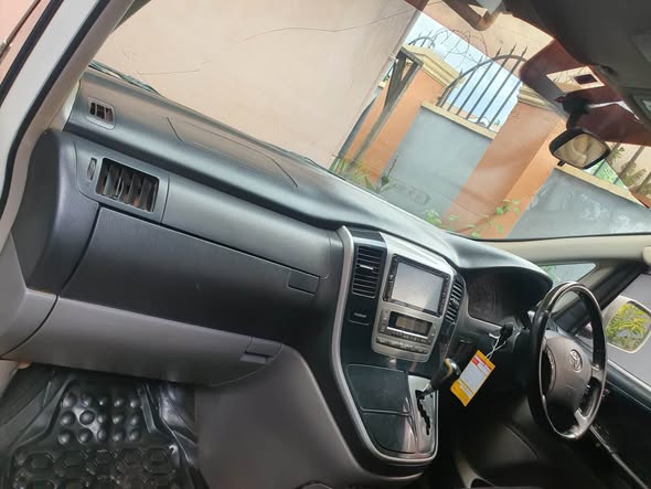 A picture of Toyota Alphard