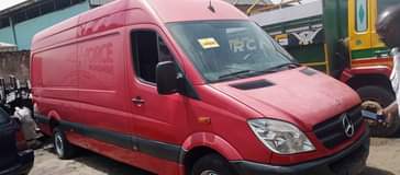 A picture of Mercedes sprinter van long char
