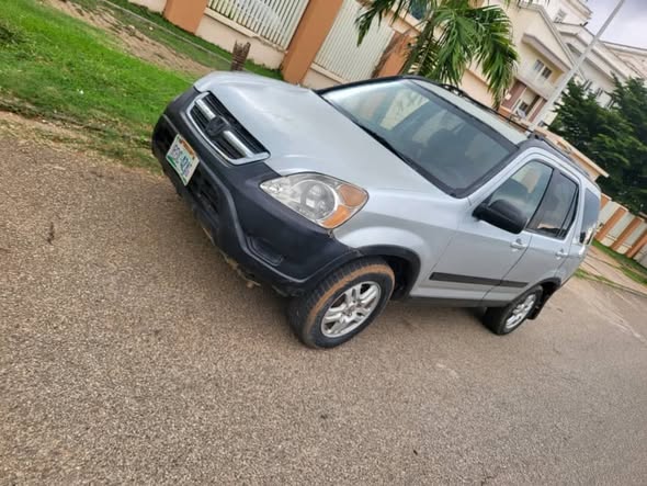 A picture of SHARP FIRST BODY PAN 2004 HONDA CR V Extremely Clean