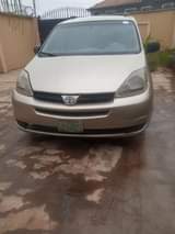 A picture of 2005 Toyota Sienna