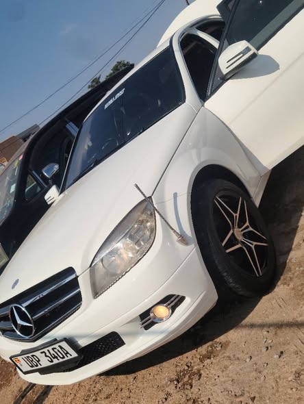 A picture of Mercedes Benz C200 2009 model