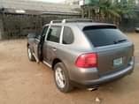 A picture of car product Porsche cayenne year 2005 model 2005 jeep uses