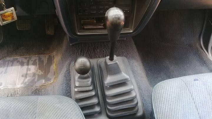 A picture of 2000 Nissan pathfinder pickup