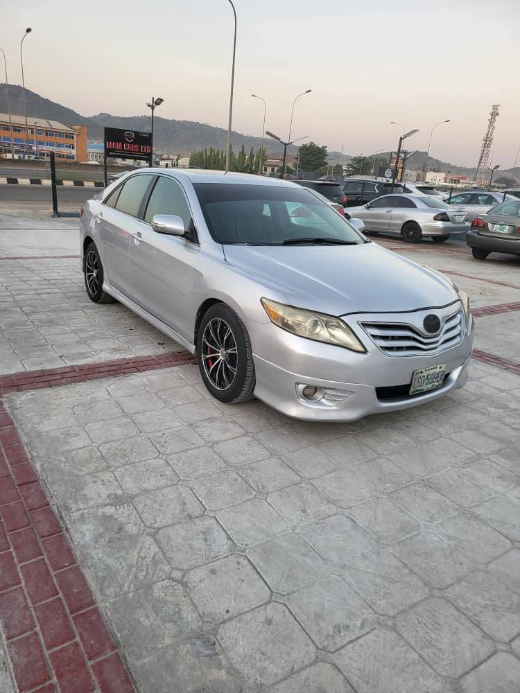 A picture of Super sharp 2008 Toyota camry sport with untampered v6 engine