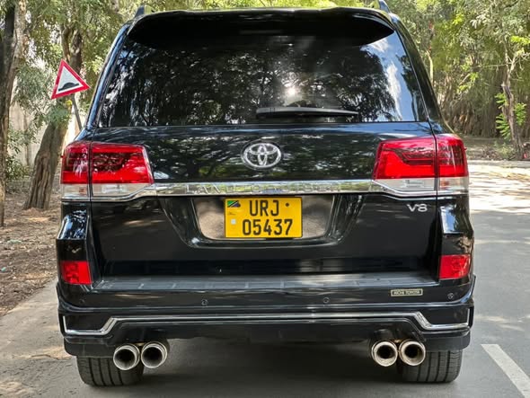 A picture of TOYOTA LANDCRUISER ZX
