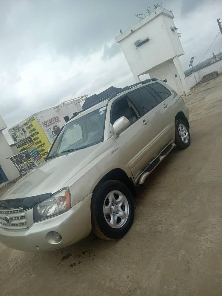 A picture of 3 850 last owner need money NOW NOW 3 850