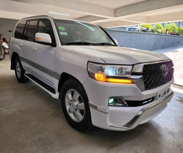 A picture of 20052021 LANDCRUISER