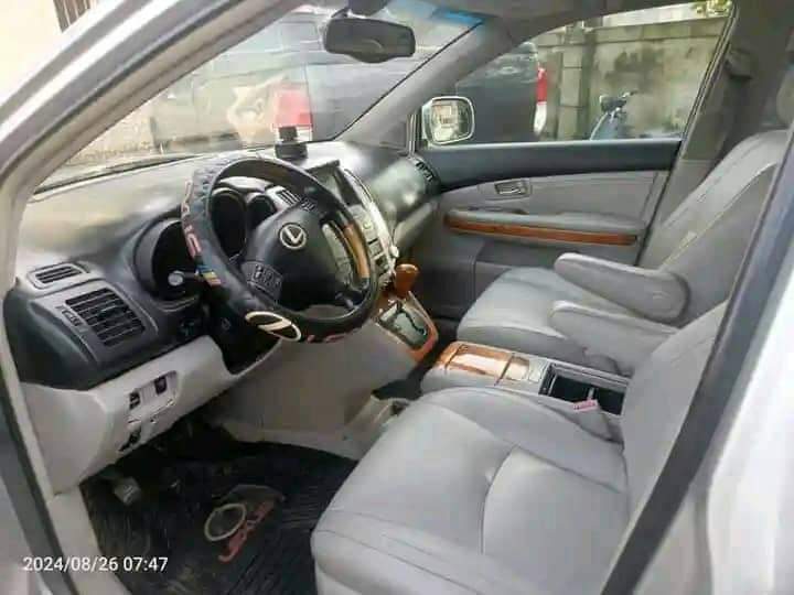 A picture of 2007 rx350 in 330 pure first body with sharp 2GR