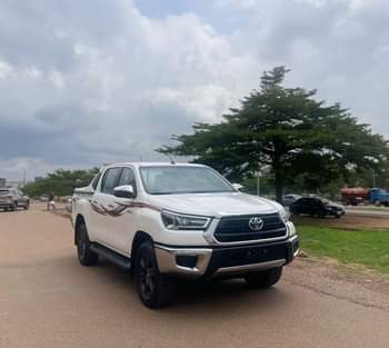 A picture of Brand New2023 Toyota Hilux SR5 Manual drive Android Screen Properly