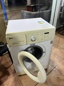 A picture of LG washing machine Inafua na kukamua Bei ni 360000 Pigaa