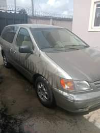 A picture of As Edey hot Evening market don land 2000 model sienna
