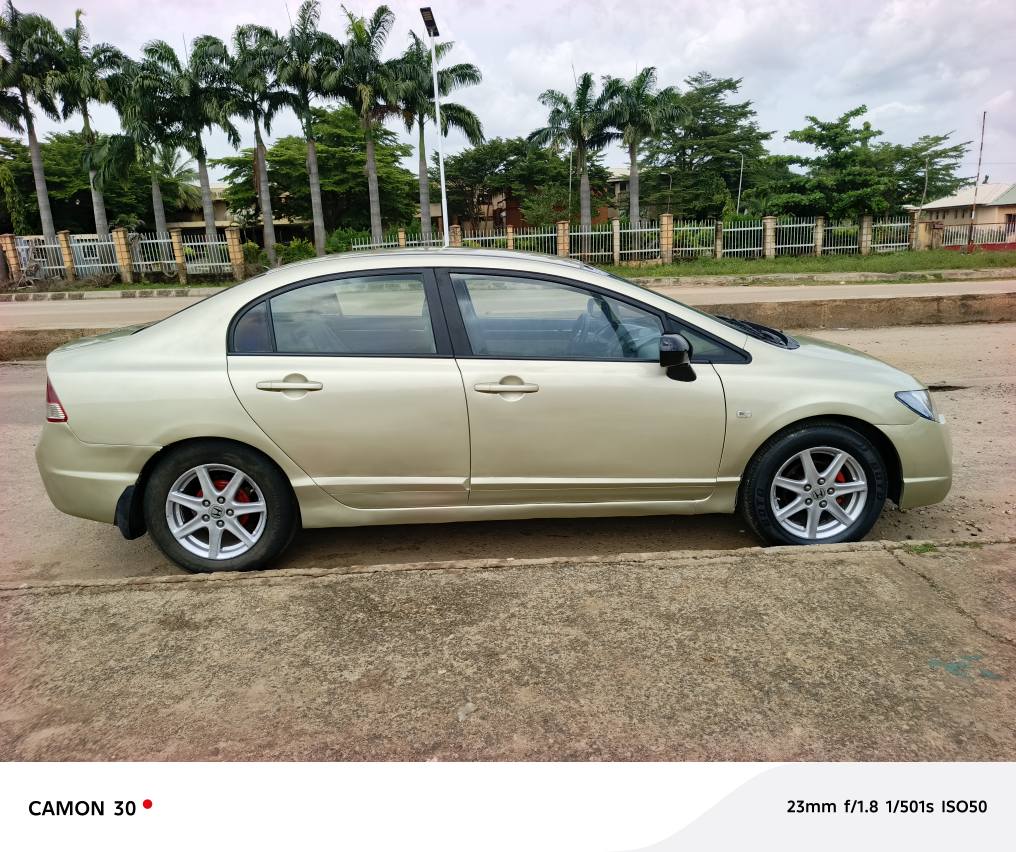 A picture of Honda Civic I robot model08