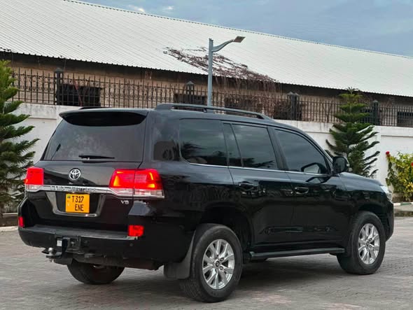 A picture of LandCruiser V8 0714058883