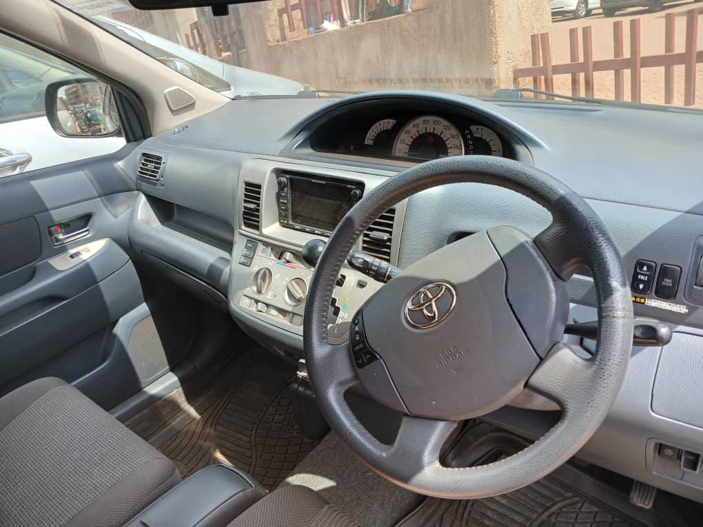 A picture of Toyota Raum New model