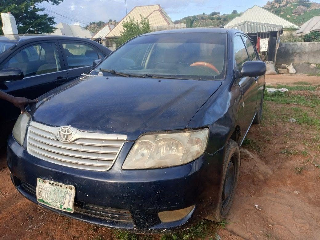 A picture of 2005 Toyota Corolla bank type