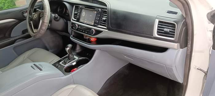 A picture of 2016 Highlander slightly used not registered Thumbstart everything intact