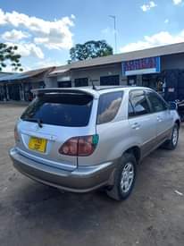 A picture of TOYOTA HARRIER OLD MODEL