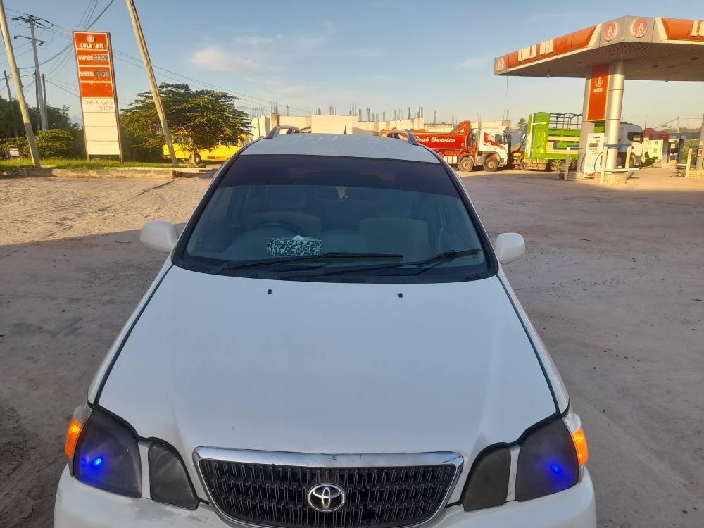 A picture of TOYOTA GAIA FAMILY