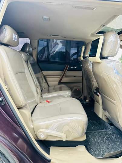 A picture of Toyota Highlander Limited 2012 Few months used