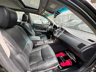 A picture of Super clean and sharp registered Toyota Avalon 2012