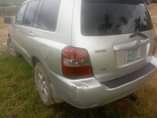 A picture of 06 Toyota Highlander everything is working going for 1 8m