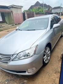 A picture of Pristine clean and neat foreign used Lexus ES350 2011 full