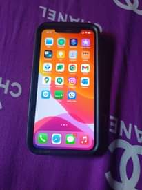 A picture of iPhone 11 Pro Max 256gb