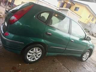 A picture of Nissan Tino