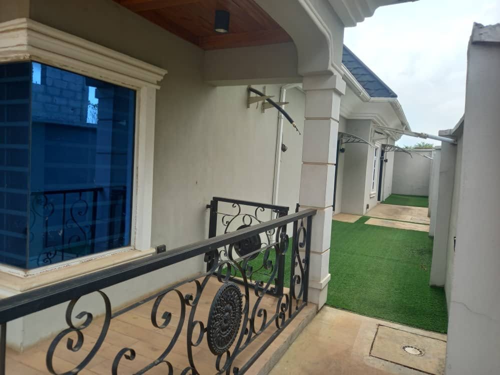 A picture of 3 beds 4 bath House