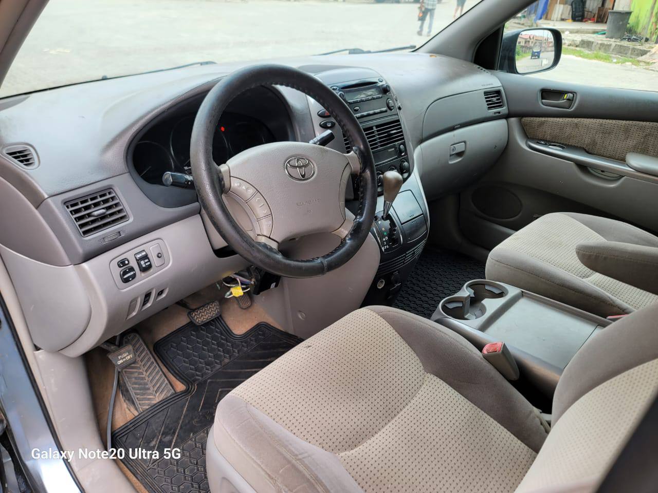 A picture of Foreign used tukubor Toyota sienna 2009 model going for 8.950m