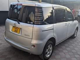 A picture of Toyota SIENTA 
