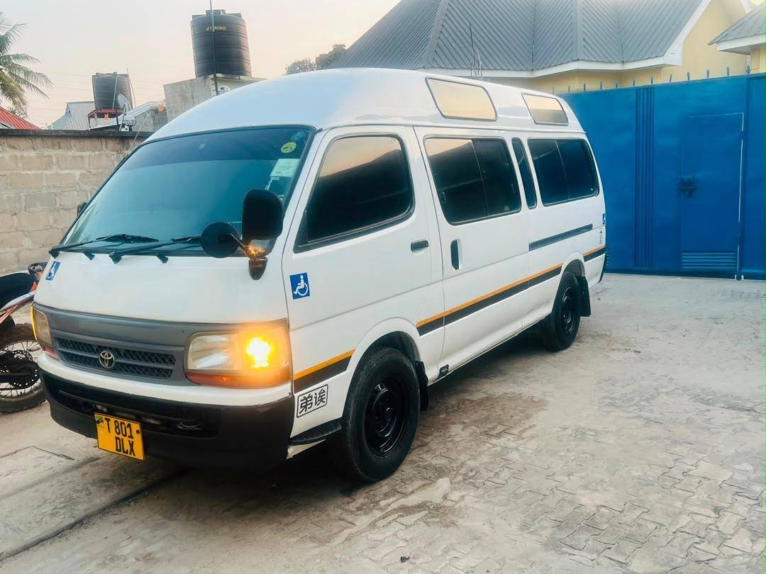 A picture of TOYOTA HIACE0767058883
