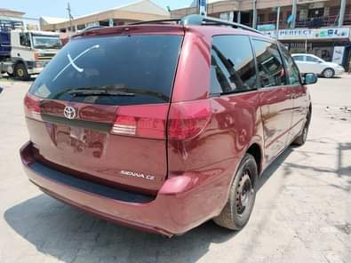 A picture of Toks 2005 Sienna Lagos 8m