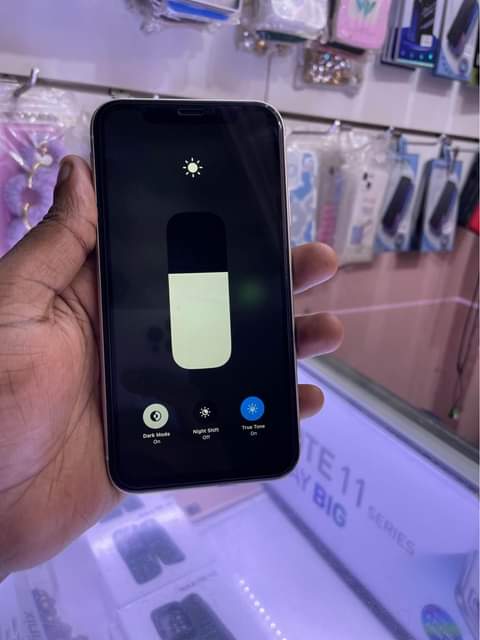 A picture of IPHONE 11 Gb 64
