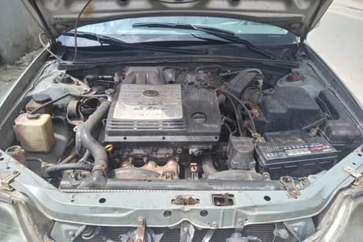 A picture of toyota Avalon dash board very good engine and gear